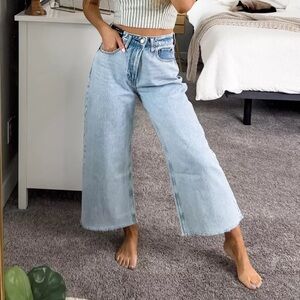 Abercrombie ultra wide high rise crop wide leg denim jean size 26/2R